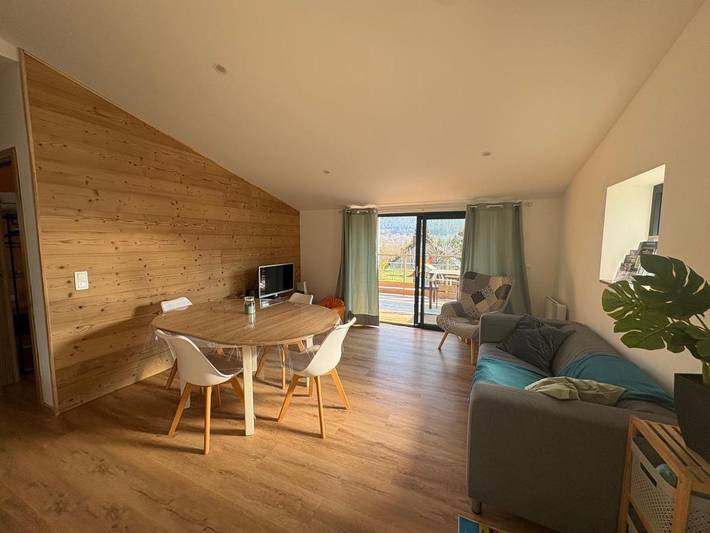 Chalet pour 5 personnes, avec Terrasse et Jardin ainsi que Piscine et Vue
