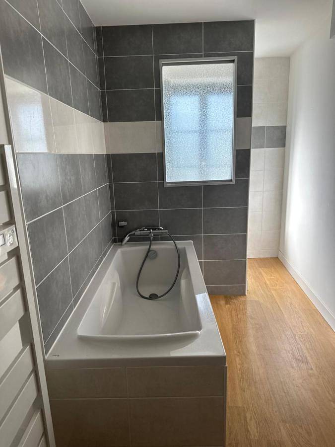 Gîte pour 8 personnes, avec terrasse et vue, adapté aux familles à Bourgoin-Jallieu - 4