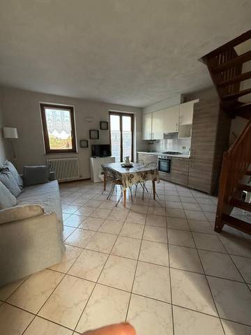 Gîte pour 4 personnes, avec balcon ainsi que vue sur le lac et vue à San Gregorio