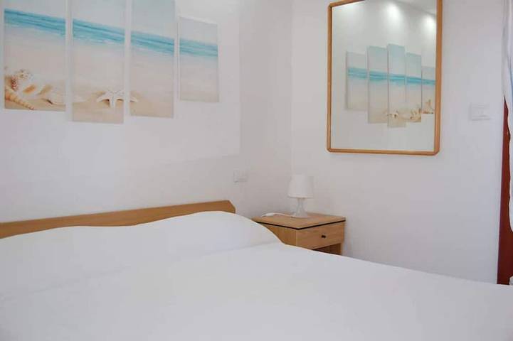 Appartamento intero, Appartamento luminoso, ristrutturato con due camere e posto auto - 300m dal mare in Family Beach, Grado
