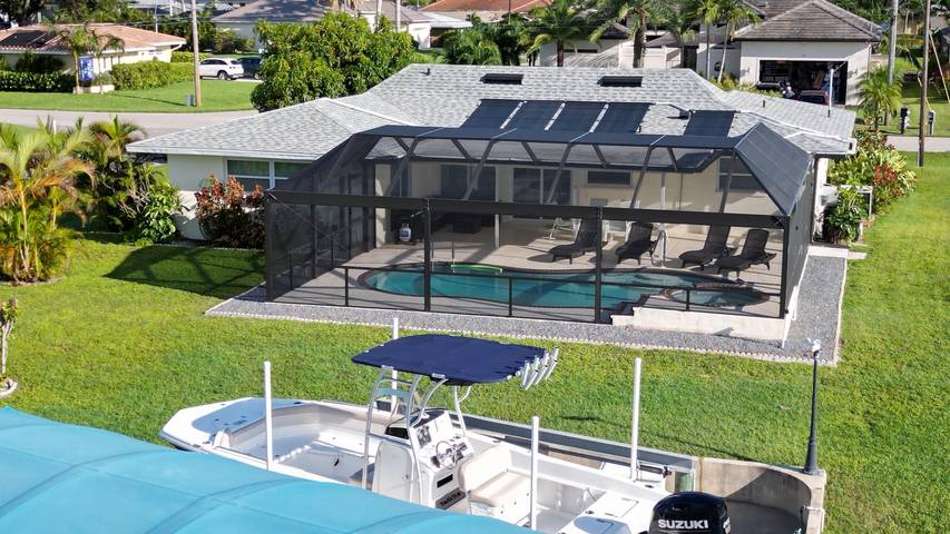 Villa - Sleeps 6 &  sports boat in Cabo Coral, Southwest Florida