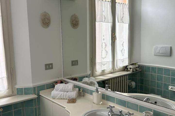 Entire apartment, Charming Residence in a Noble Palace in the Historic District in Rimini, Rimini Province