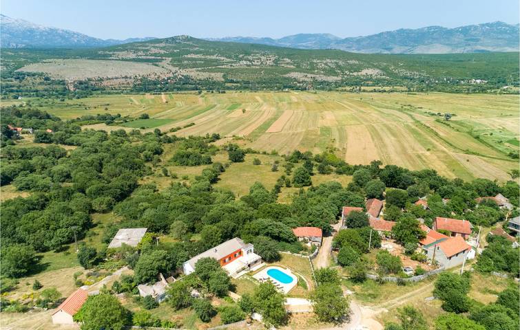 Ferienhaus für 8 Personen, mit Garten und Pool sowie Terrasse in Obrovac - 3