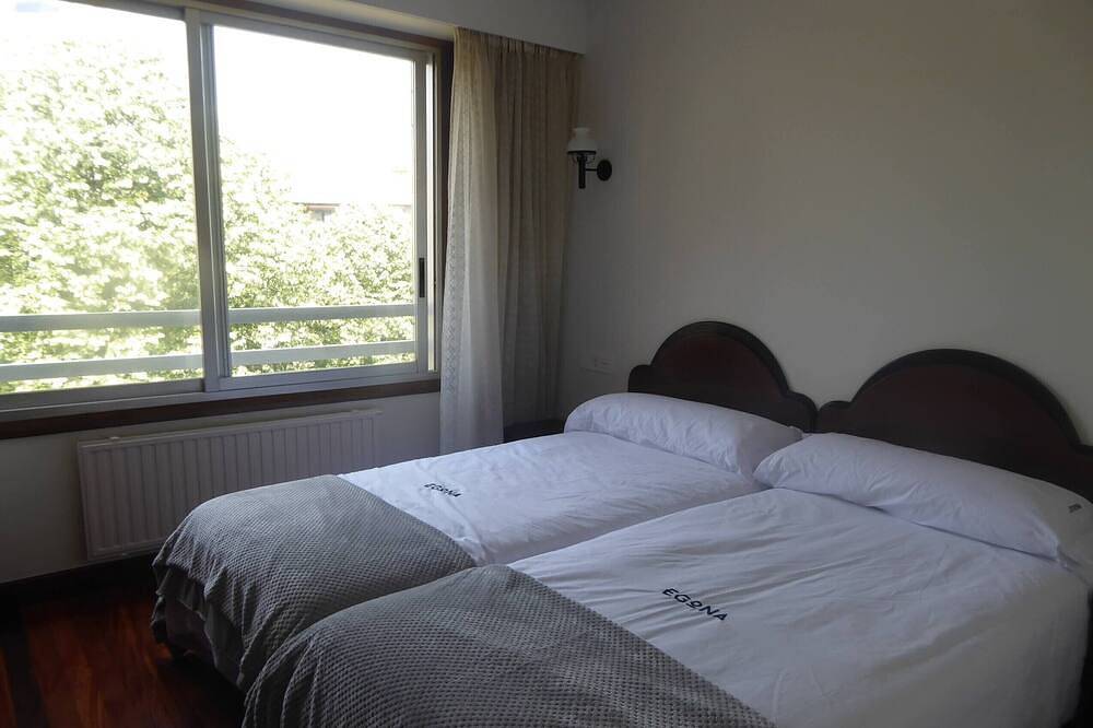 Entire apartment, Zinkunegi Apartment - Accommodation near the beach with parking by Egona in Zarautz, Basque Coast (Spain)