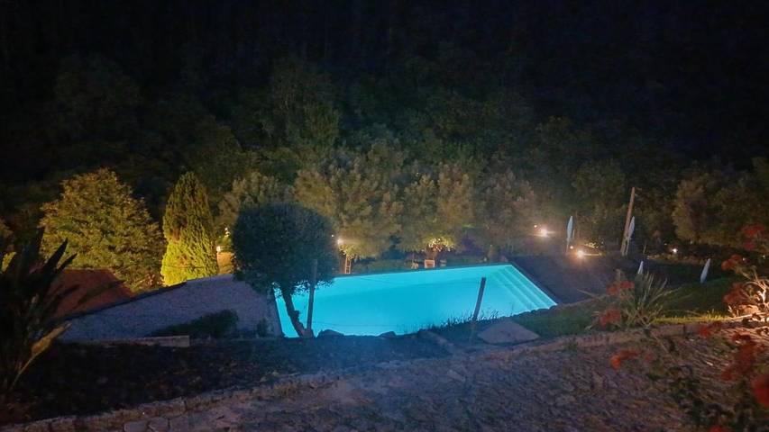 Casa rural para 2 personas, con jardín además de vistas y piscina en Arcos de Valdevez