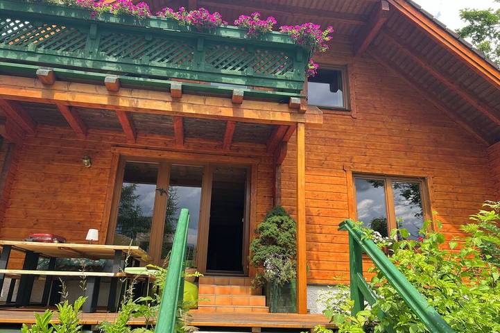 Lodge für 10 Personen, mit Whirlpool und Garten