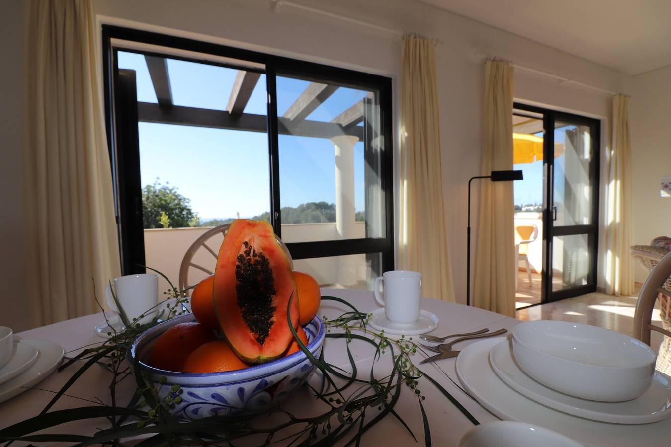 Apartamento inteiro, Apartamento 'Casa Atlantico' com vista para o mar, piscina partilhada e acesso Wi-Fi in Carvoeiro, Lagoa