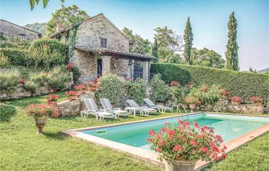 Gîte pour 4 personnes, avec piscine ainsi que jardin et terrasse à Dicomano
