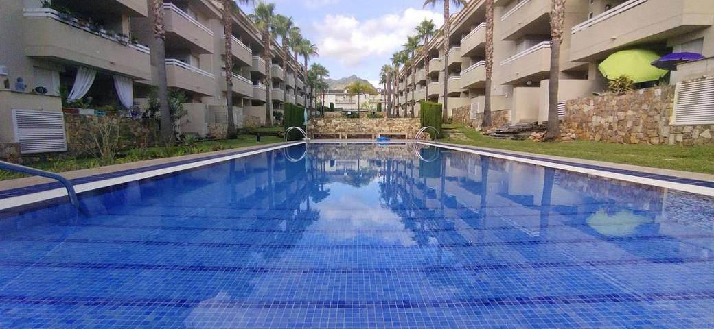 Apartamento de vacaciones para 3 personas, con piscina además de balcón y vistas - 1