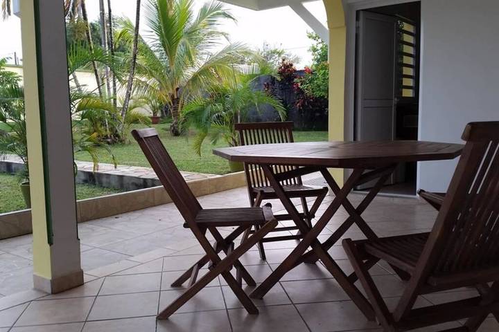 Appartement de vacances pour 5 personnes, avec piscine et jardin