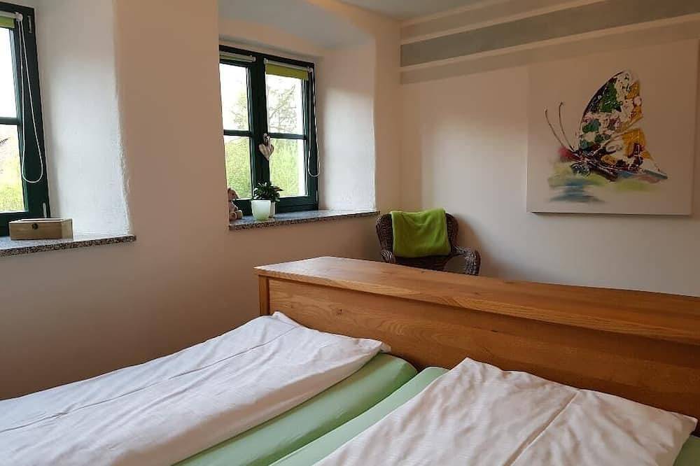 Ganze Wohnung, Ferienwohnung \"Kräutergarten\" im Erdgeschoss mit Balkon in Schwarzach b.Nabburg, Naturpark Oberpfälzer Wald