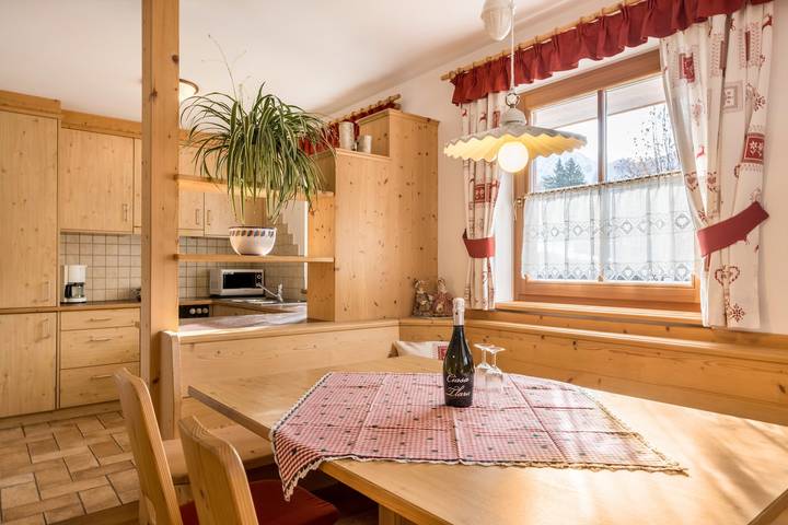 Ganze Wohnung, Ferienwohnung "Ciasa Tlara Alma" in der Nähe des Skilifts mit Bergblick und Garten in San Vigilio di Marebbe, Enneberg