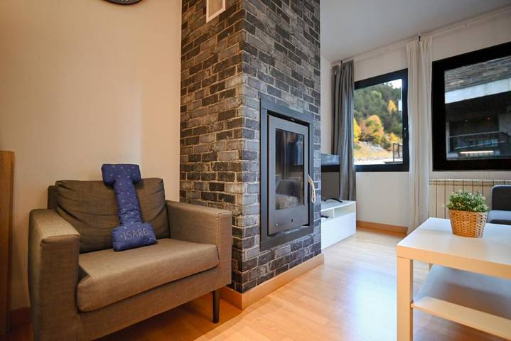 Gîte pour 6 personnes, avec vue dans Incles - 2