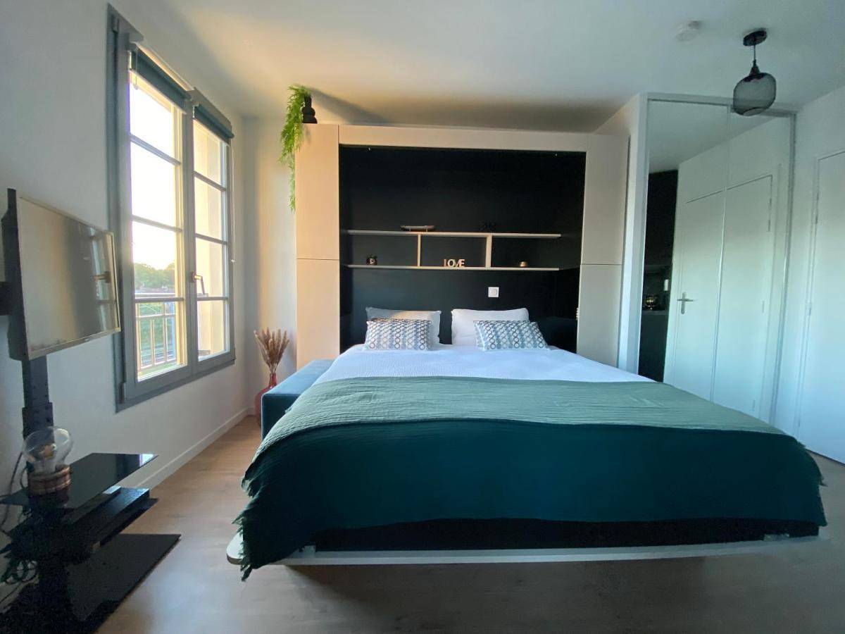 Appartement entier, Studio Apartment in Pontoise, Val-d'Oise