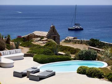 Vacation Rental for 32 Guests in Mykonos, Cyclades, Picture 1