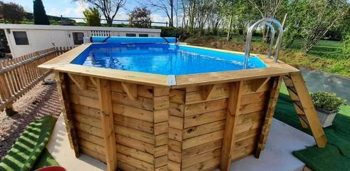Gîte pour 15 personnes, avec piscine et terrasse à Fourches