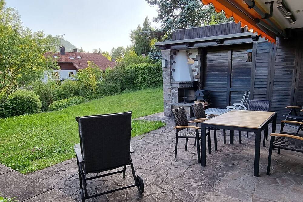 Ganze Wohnung, Komfortables Ferienhaus, Terrasse mit Bergpanorama - Ferienhaus am in Weißensee, Füssen