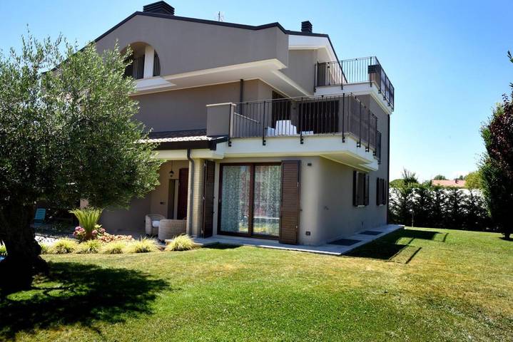 Villa per 8 persone, con Balcone e Terrazza nonché Giardino sulla Riviera Romagnola