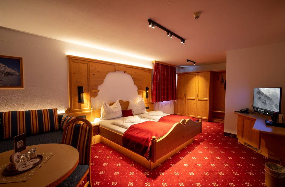 Ganze Ferienwohnung, Doppelzimmer Large ab 4 Nächte in Ischgl, Verwall