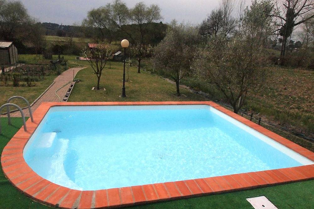 House by the river, quiet area, close to mountains, beaches and towns and walks in Soure, Coimbra District