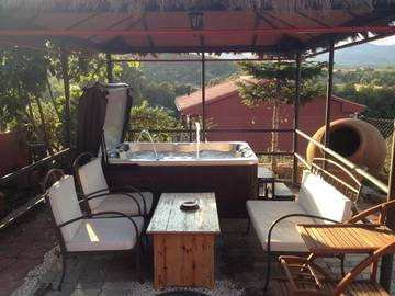 Casa rural para 8 personas, con jacuzzi además de jardín y piscina en Burgohondo