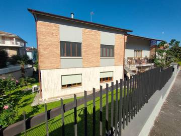 Chambre d’hôte pour 3 personnes, avec jardin et balcon à Fano