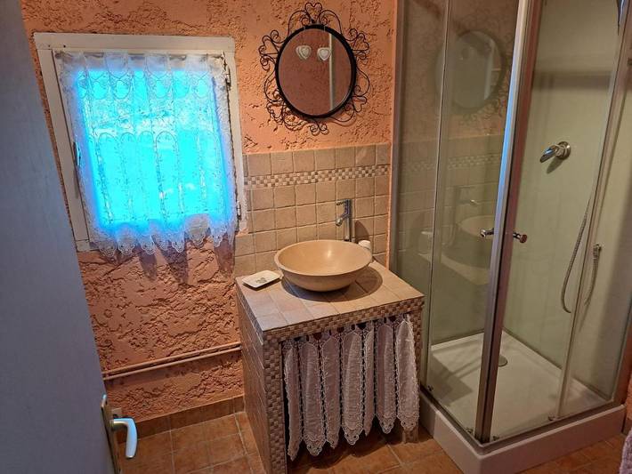 Chambre d’hôte pour 2 personnes, avec Terrasse et Jardin ainsi que Piscine et Vue à Roquevaire - 3