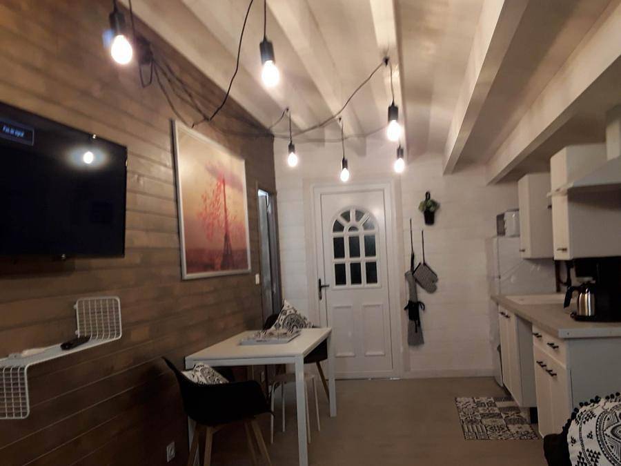 Camping Verbela Village - Chalet 2 persons - 32m² - 1 bedroom in Noves, Arles region