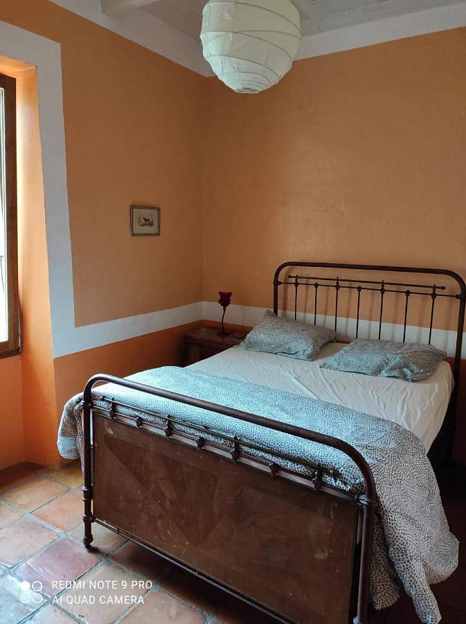 Gîte pour 2 personnes, avec terrasse et jardin ainsi que vue et piscine à Saint-Restitut - 4
