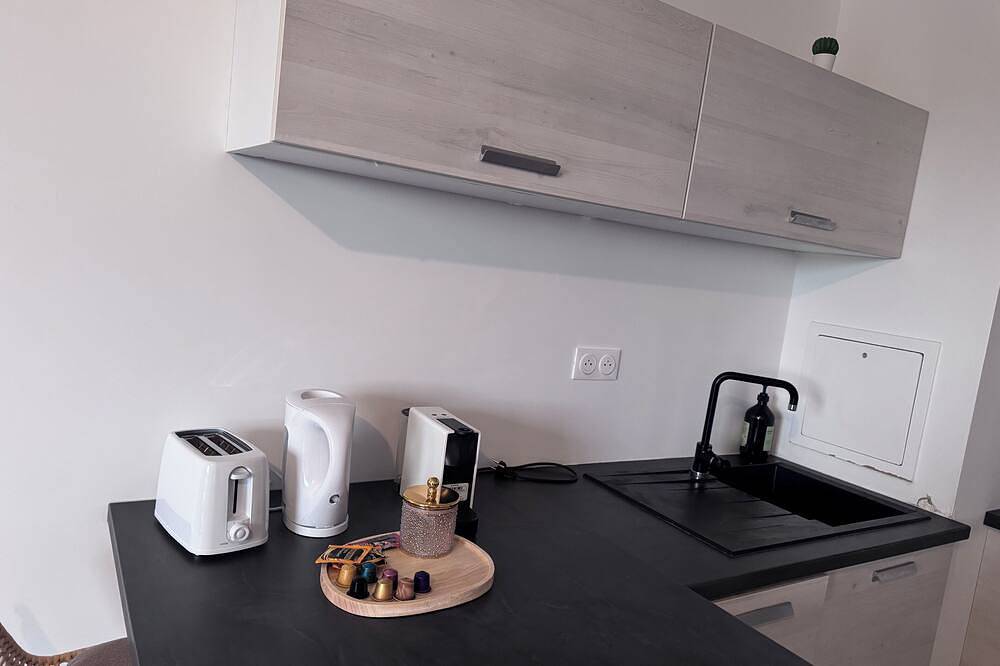 Entire apartment, T2 apartment with private parking in Maurepas, Yvelines