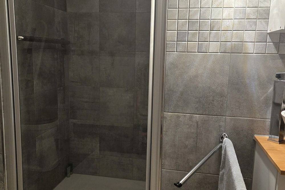 Ganze Wohnung, Gemütliche moderne Dachgeschoss Wohnung nahe Phantasialand, Köln & Erftstadt in Nörvenich, Kreis Düren