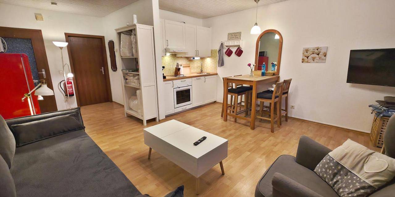Ferienhaus am Knoten T12 - Terrasse mit Grill und Talblick, Haustier Willkommen Reihenhaus in Arborn, Greifenstein