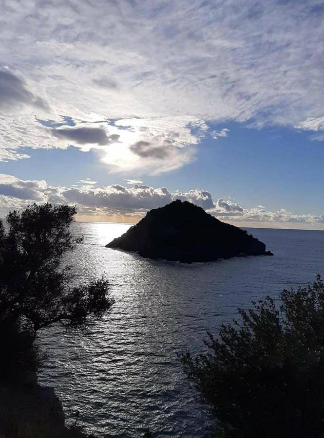 Appartamento per 6 persone, con Balcone e Terrazza nonché Piscina e Panorama a Bergeggi