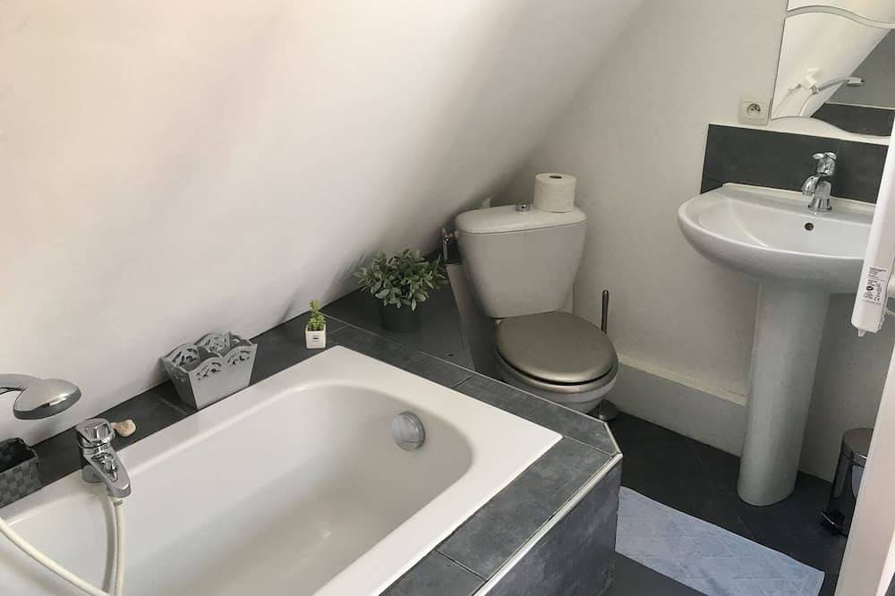 Charming Town House near the beaches of Normandy and Pegasus Bridge in Bénouville, Caen region