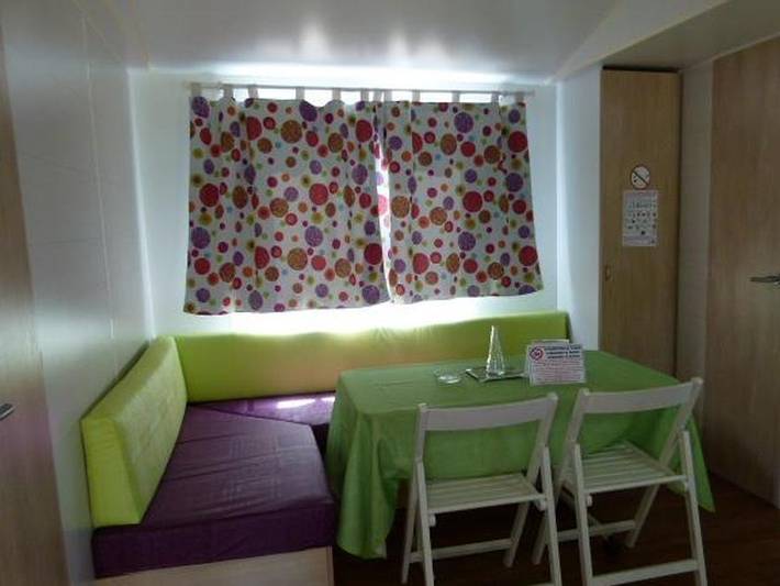 Flower Camping Le Nauzan Plage  - Mobilheim 5 personen - Mobilheim Confort 27m² - 2 Schlafzimmer + halboffene Terrasse + Tv 2/5 pers. in Vaux-sur-Mer, Côte de Beauté