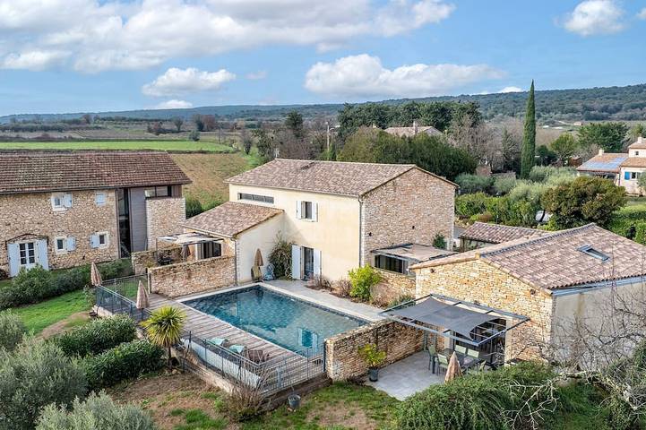 Location de vacances pour 7 personnes, avec piscine et jardin à Aiguèze