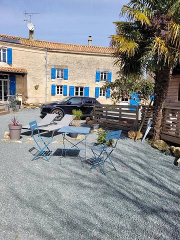 Gîte pour 2 personnes, avec piscine ainsi que terrasse et jardin à Villiers-en-Plaine