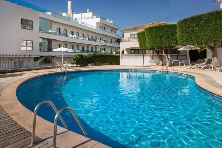Apartamento para 2 personas, con Balcón además de Terraza y Piscina en Alcanada