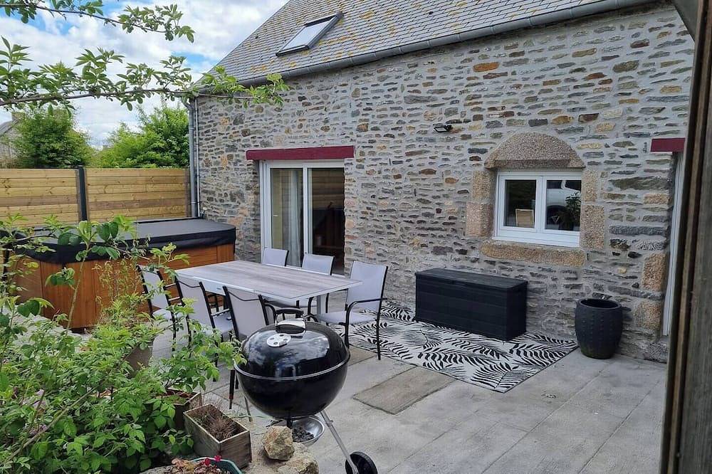 Au Mont De La Rive #Jacuzzi & Mont-Saint-Michel # in Ardevon, Pontorson