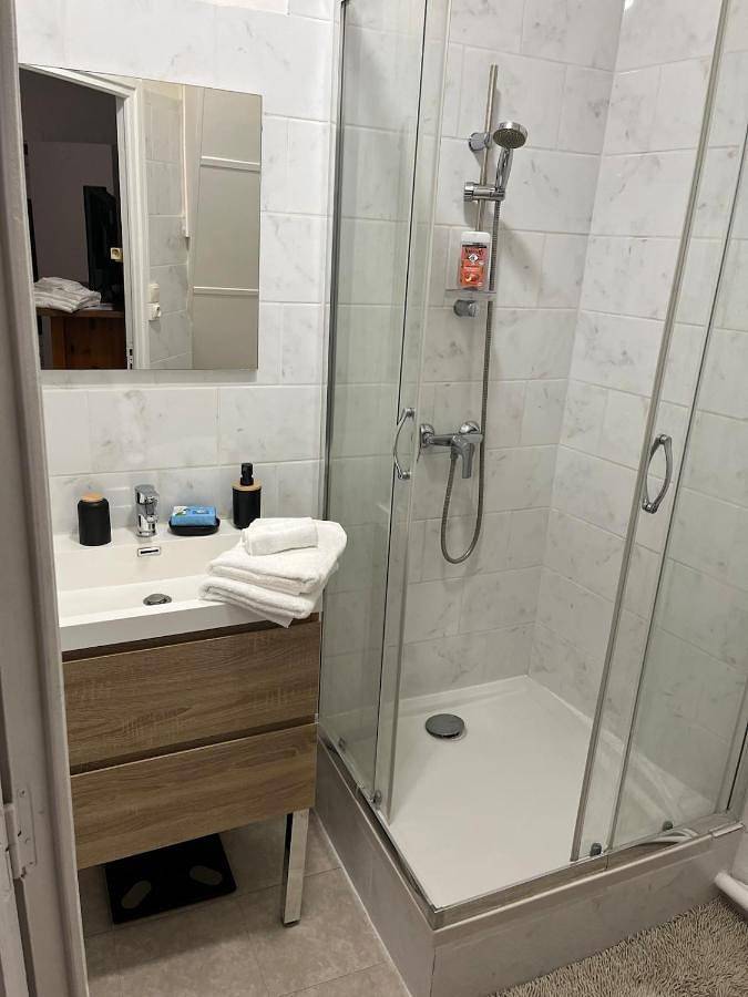 Gîte pour 3 personnes, avec balcon dans Office De Tourisme De Saint Gilles - 4