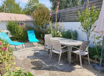 Gîte pour 4 personnes, avec terrasse et jardin à Rochefort