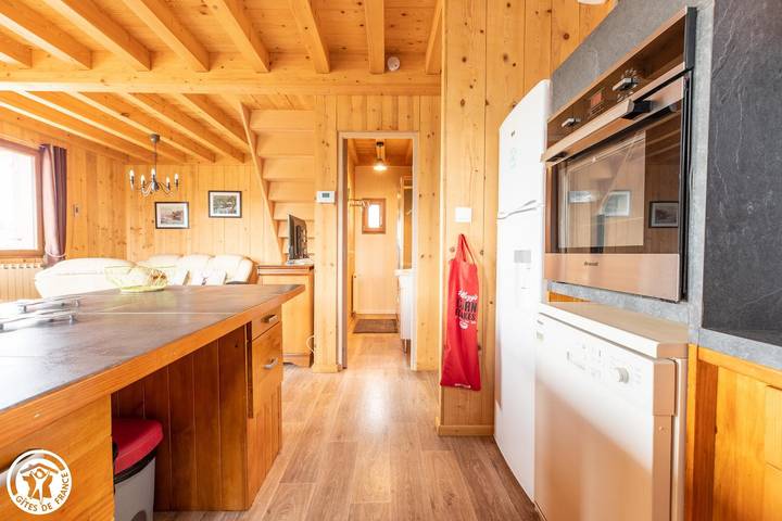 Gîte pour 6 personnes, avec jardin et terrasse à Murol - 4