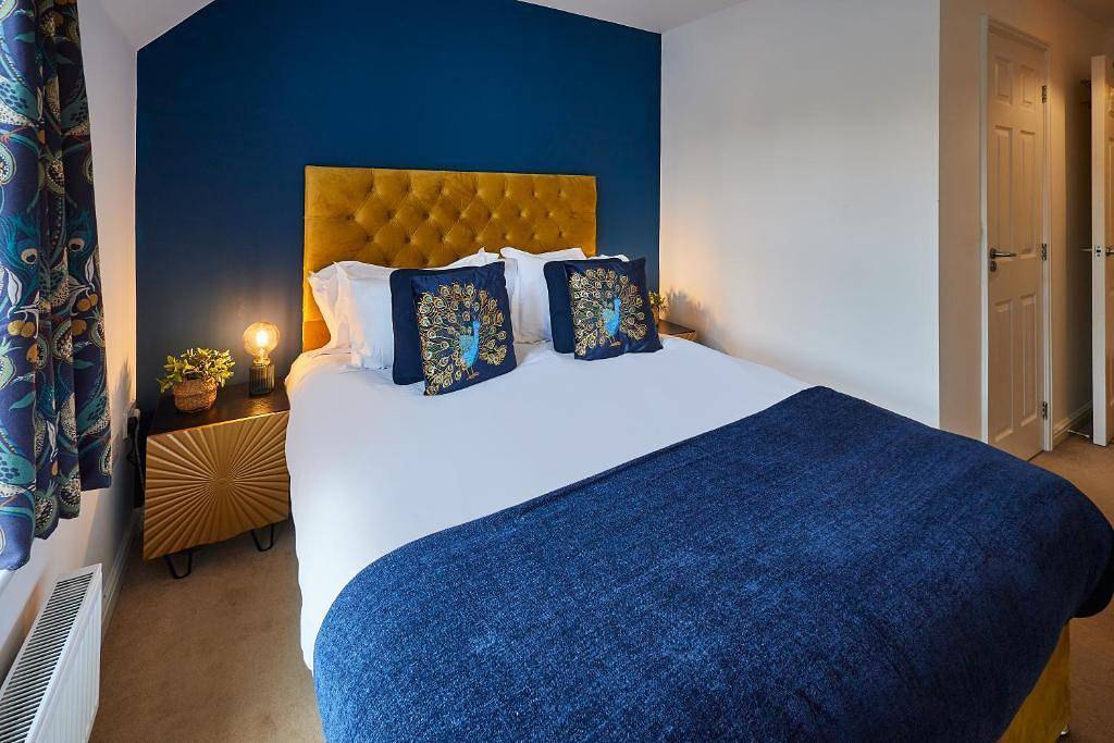 Entire holiday apartment, Hermitage Court Apartment - Sleeps 6 in Oadby and Wigston, Heart of England