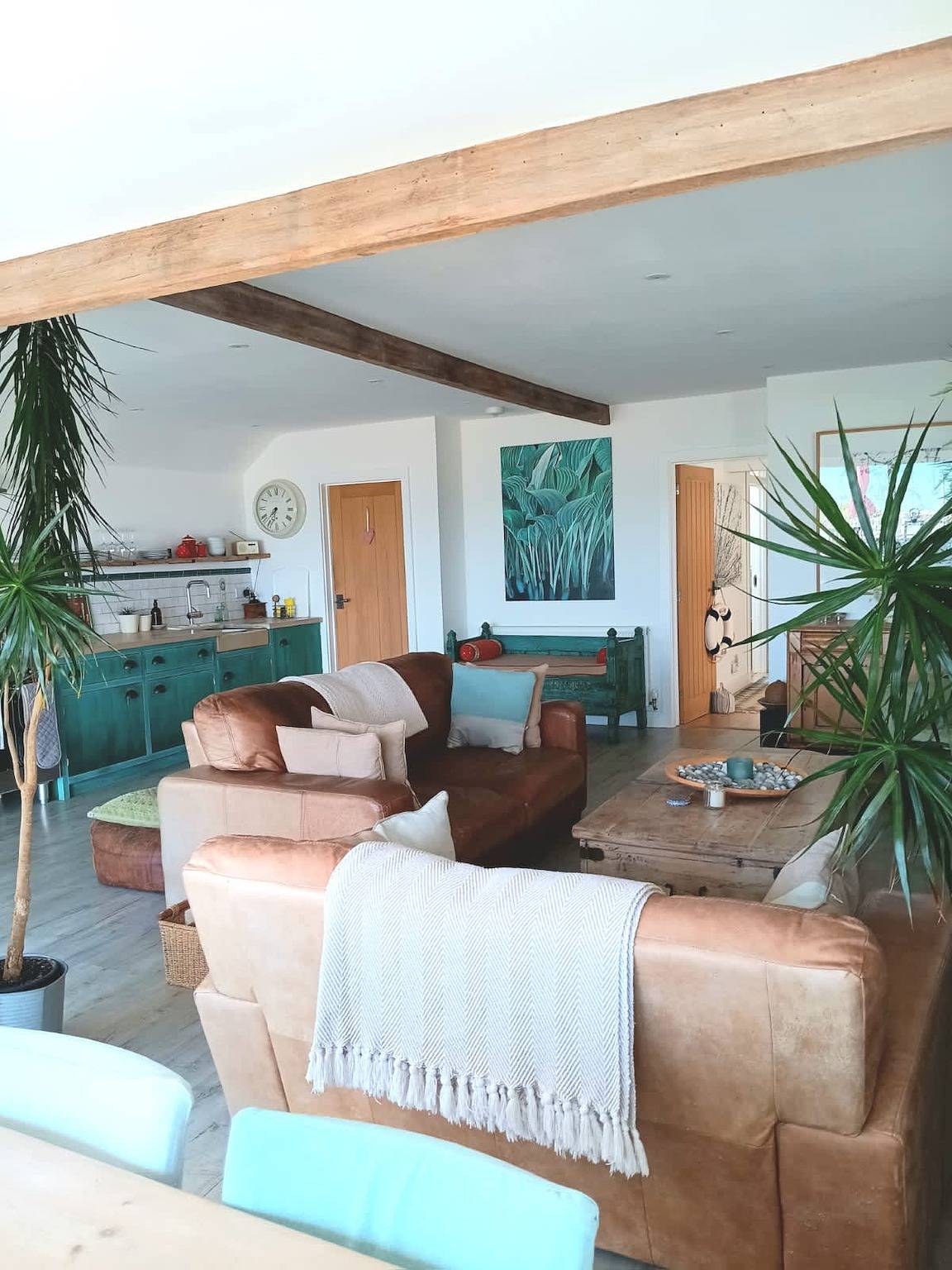 Oceanfront Bungalow: Family & Pet-Friendly Retreat in Pevensey, East Sussex