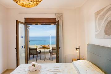 Villa for 12 People in North Crete, Crete, Photo 4