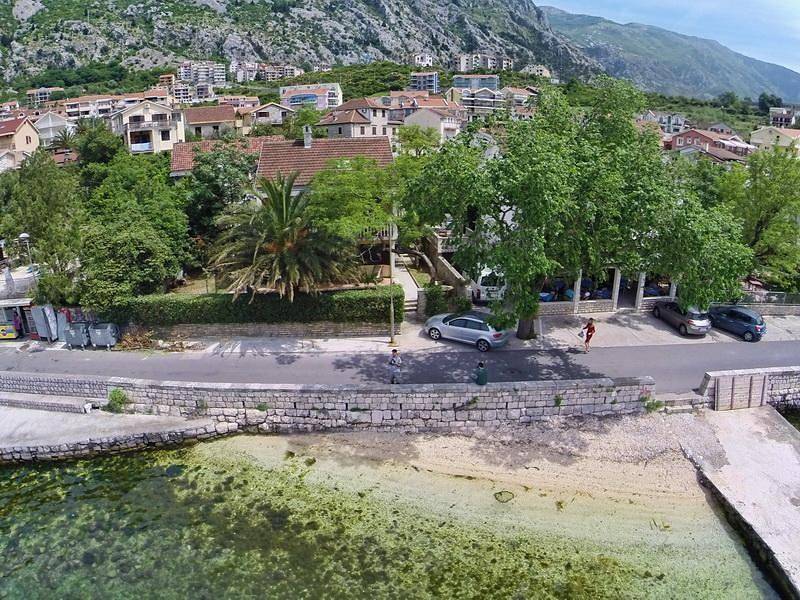 Cały apartament wypoczynkowy, Holiday apartment by the sea with terrace in Dobrota, Opština Kotor