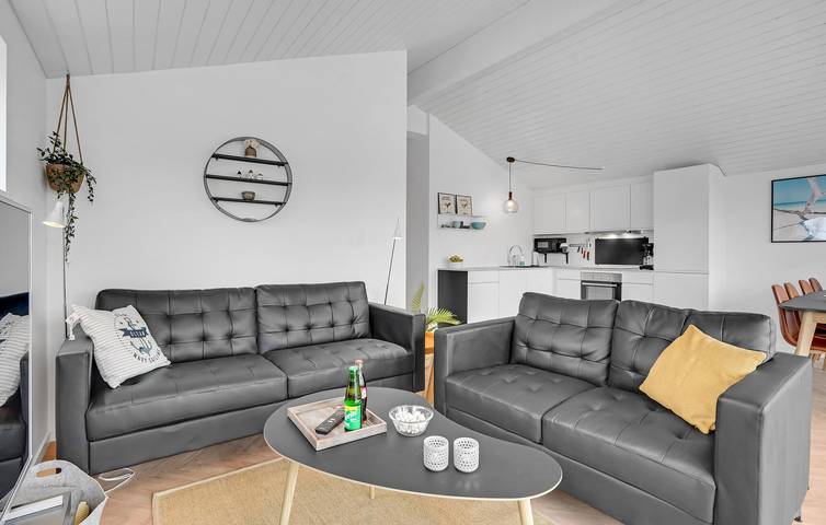 Hel ferielejlighed, Ferielejlighed for 6 personer med have in Stillinge Strand, Slagelse