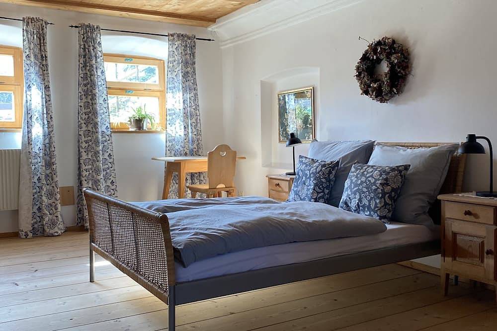 Ganze Wohnung, Ferienwohnung in einem alten Bauernhaus in Dietramszell, Tölzer Land