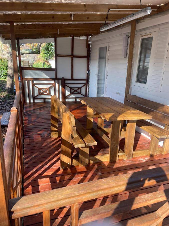 Camping pour 5 personnes, avec piscine et jardin, adapté aux familles