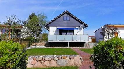Ferienhaus für 5 Personen, mit Terrasse und Ausblick sowie Seeblick in Sauzin